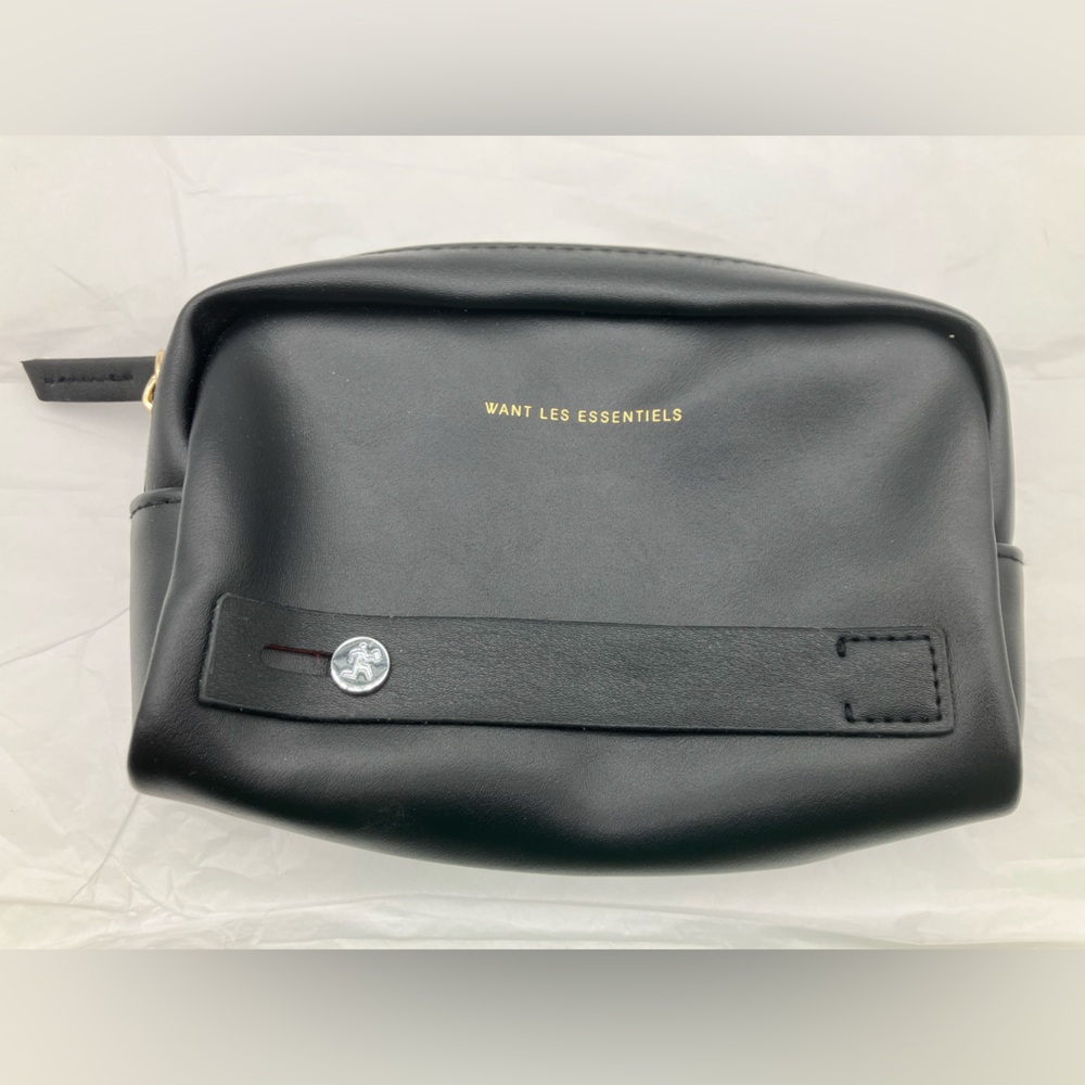 🖤WANT Les Essentiels Black Belt Bag